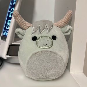 Iven the highland cow squishmallow